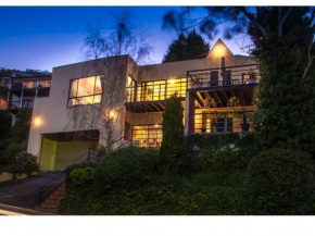 Spacious 6-BR & 3 baths House in Prime Location